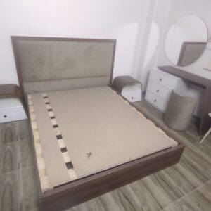 “أثاث عملي، تشطيب راقي، وتسليم بدون تأخير.”